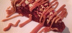 Brownie with pecan nuts and caramel sauce